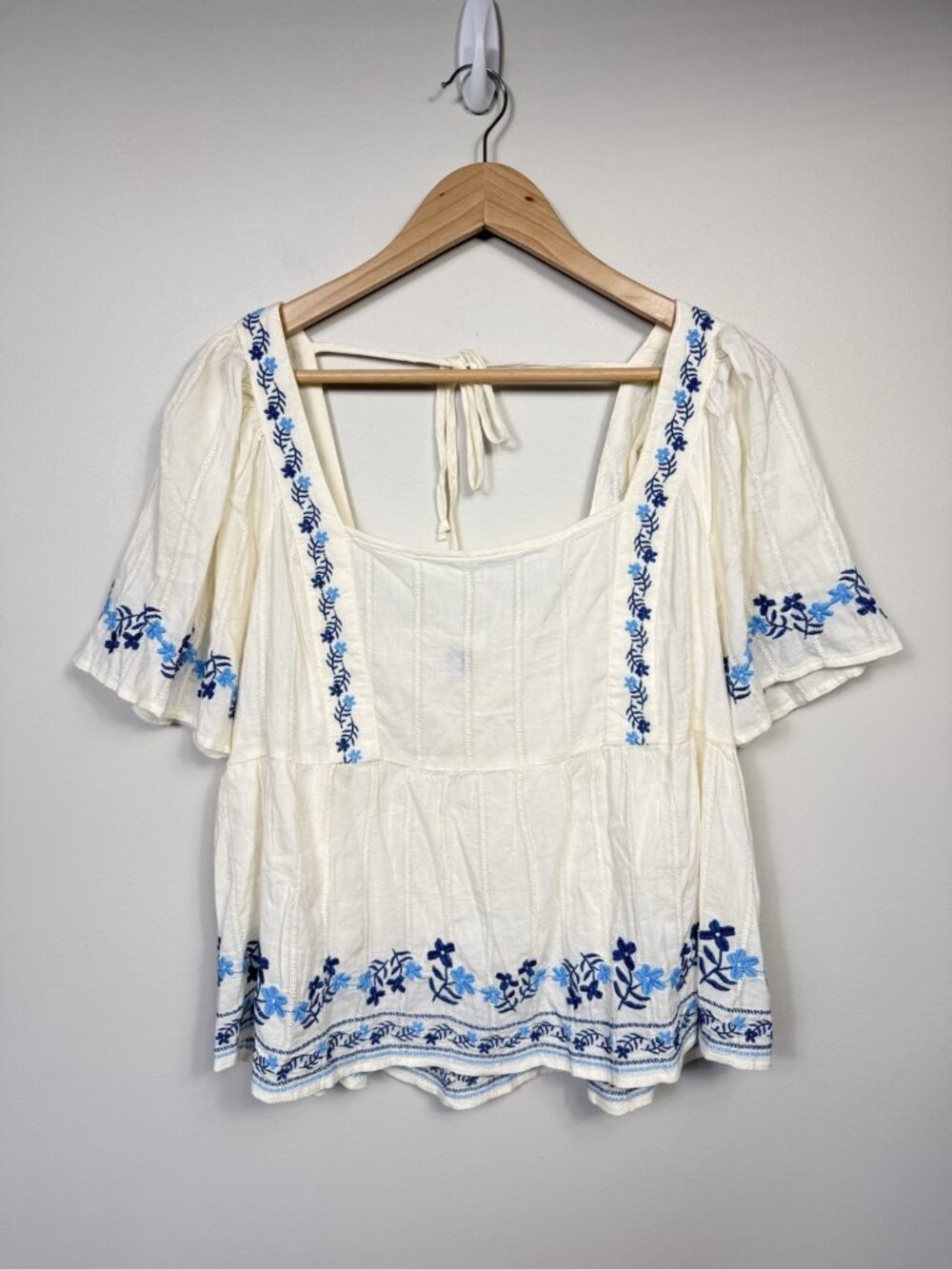 Old Navy Top Womens XL Ivory Blue Floral Embroidered Blouse Boho Cottage NWT